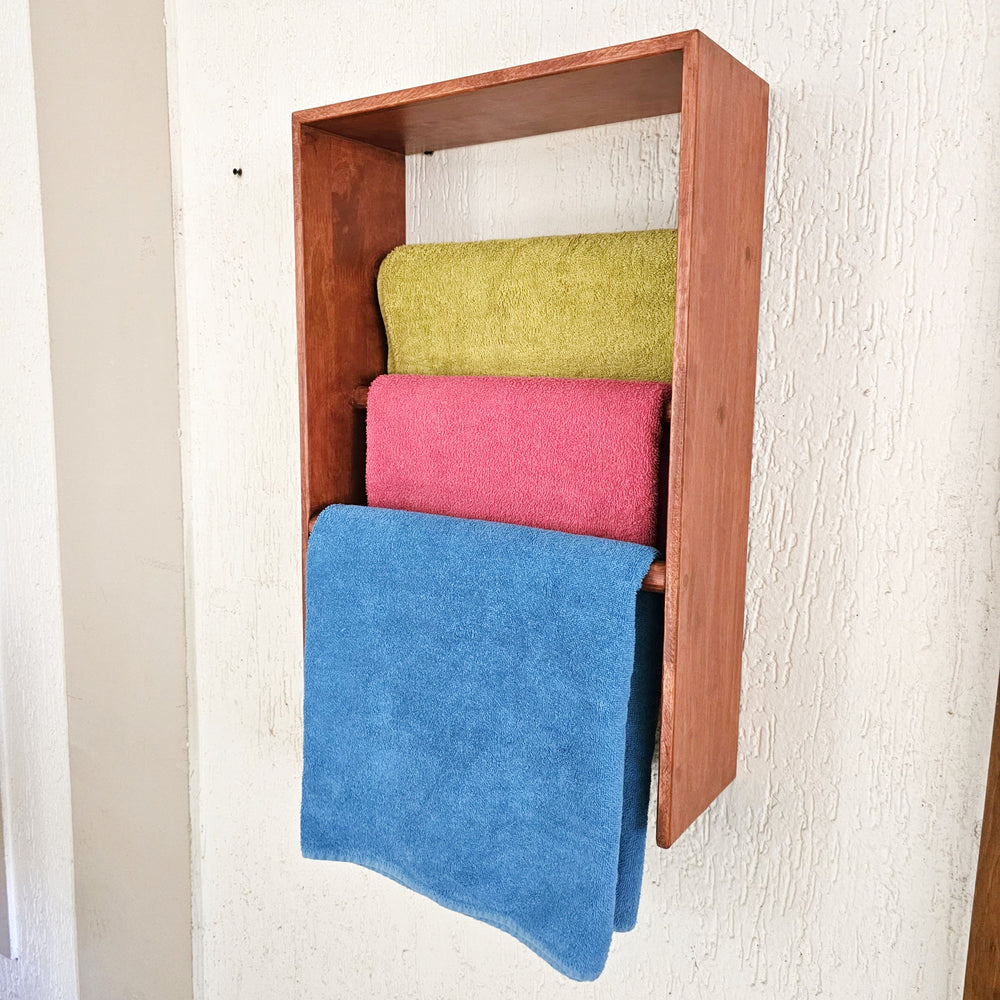 <img src="towel-holder-simple.jpg" alt="Simple towel holder, designed for easy towel storage with a minimalist and functional look.">