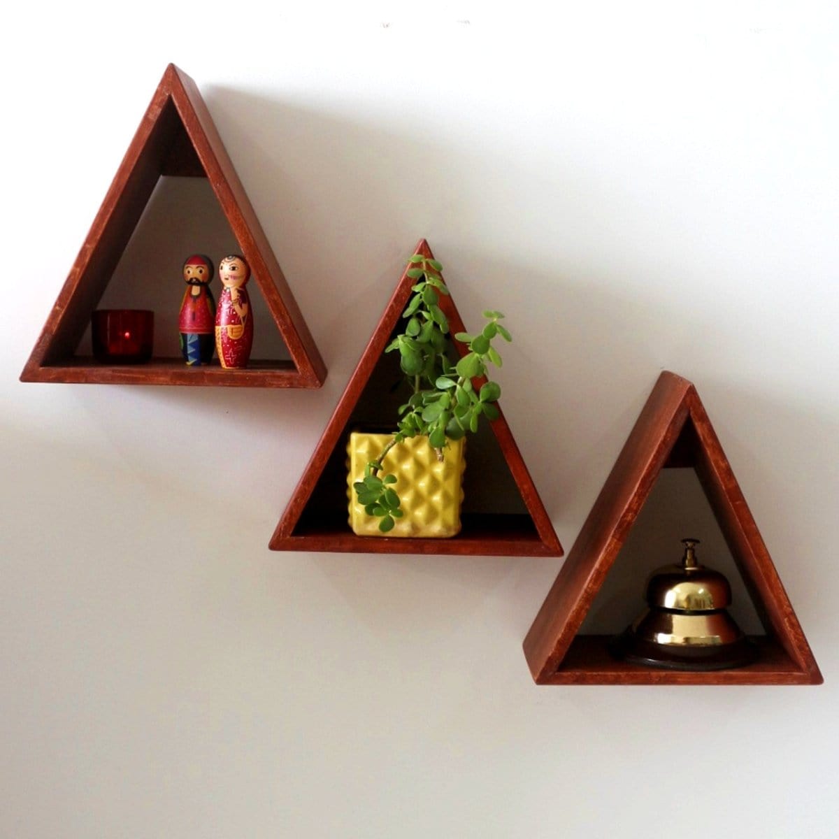 <img src="wall-shelf-triangular-b.jpg" alt="Triangular wall shelf, an elegant storage solution ideal for displaying decor items, books, or plants with a minimalist design.">
